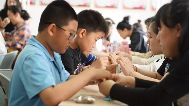 浓情端午 相约少图——丹东市少儿图书馆亲子香囊DIY活动圆满举行